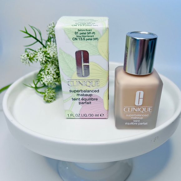 Clinique Other - Clinique Superbalanced Makeup Normal To Oily 01 Petal/CN 13.5 NIB